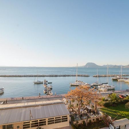 Sea Front Luxury Apartment Patras Bagian luar foto