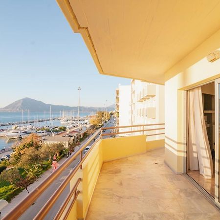 Sea Front Luxury Apartment Patras Bagian luar foto