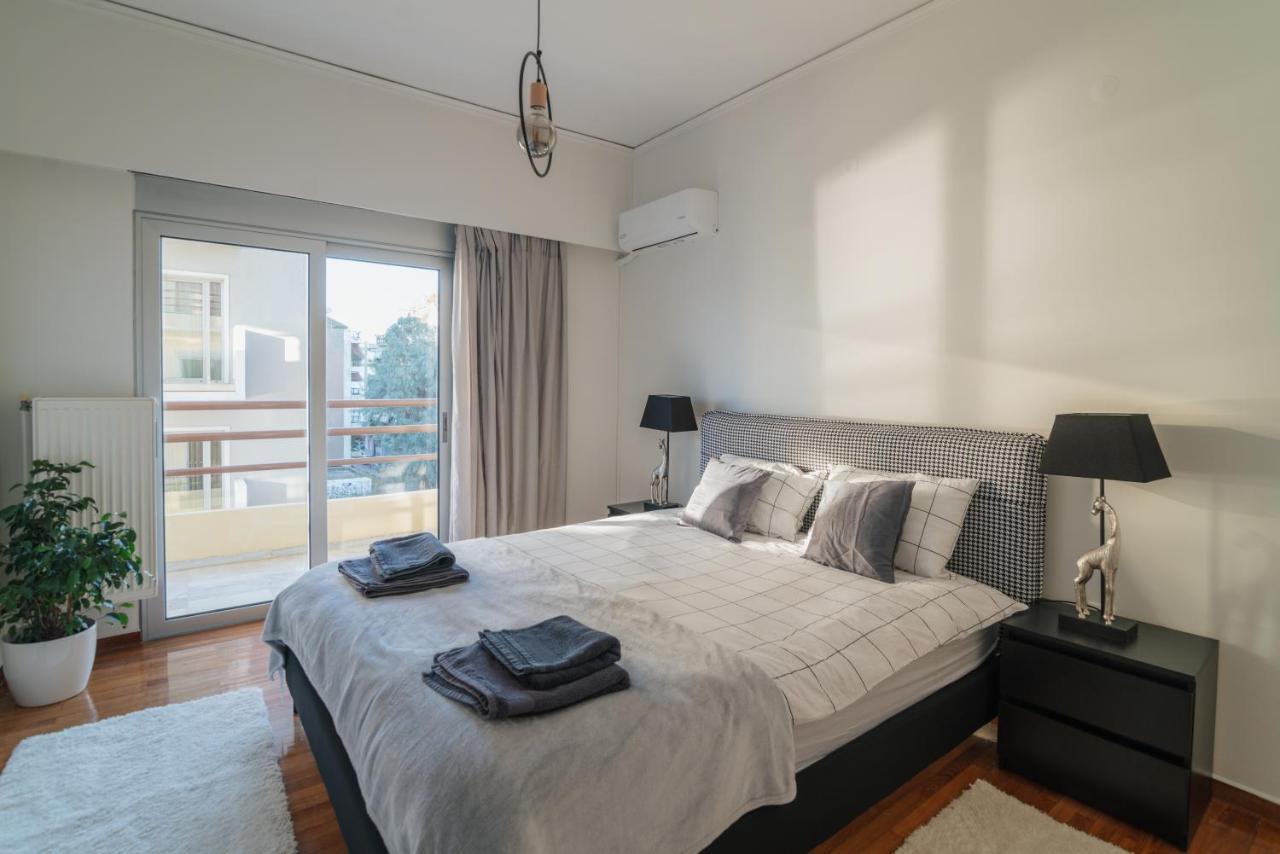 Sea Front Luxury Apartment Patras Bagian luar foto