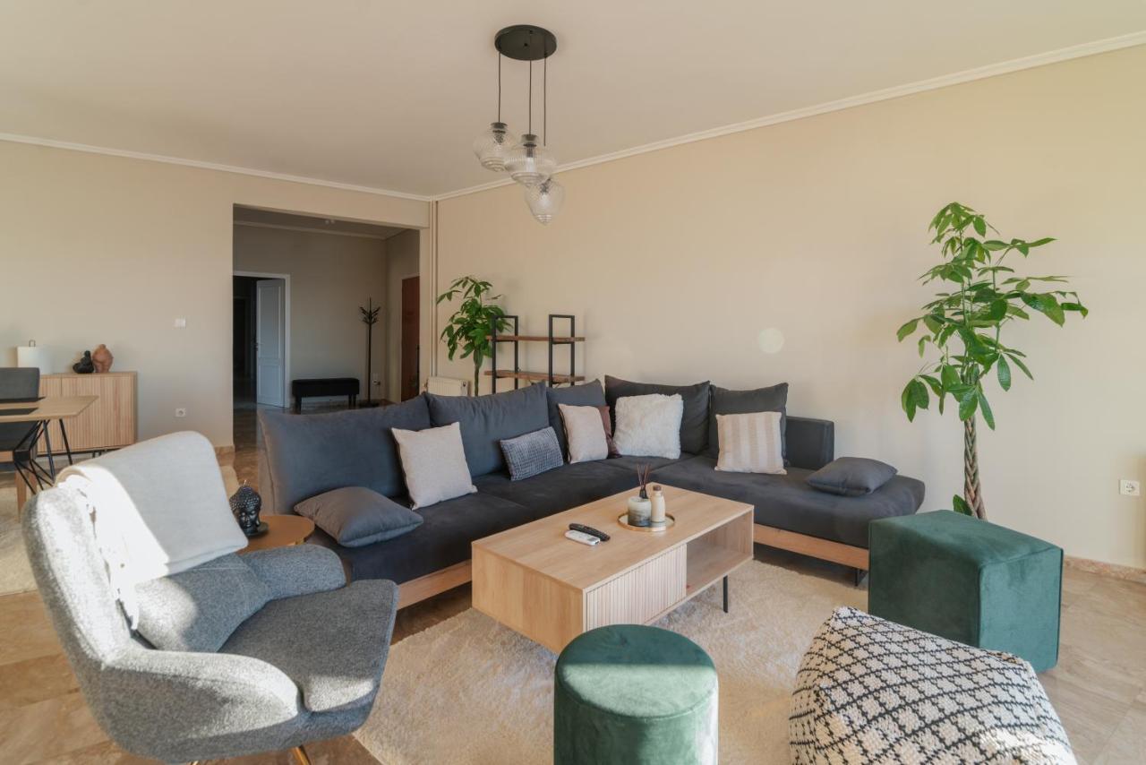 Sea Front Luxury Apartment Patras Bagian luar foto