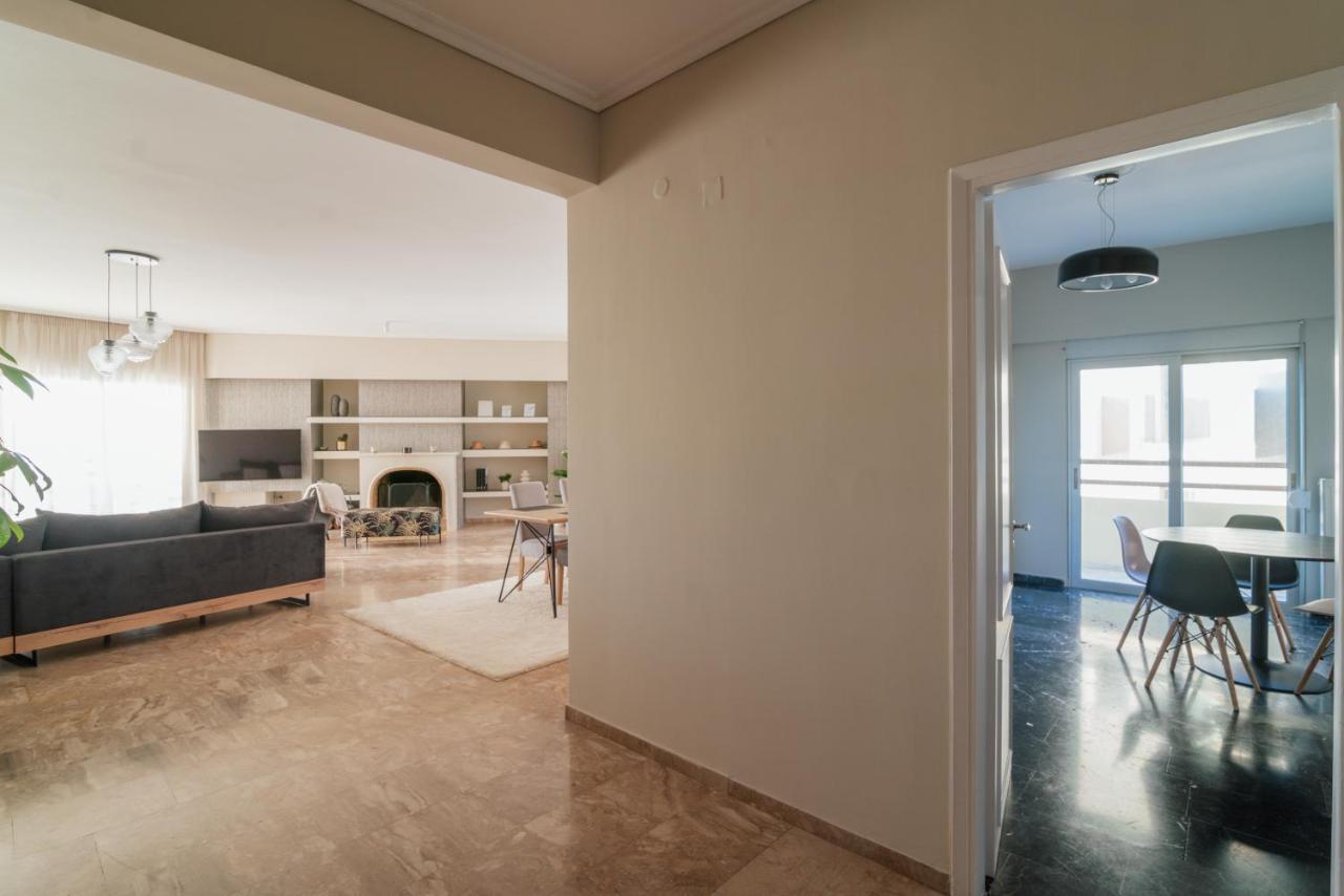 Sea Front Luxury Apartment Patras Bagian luar foto