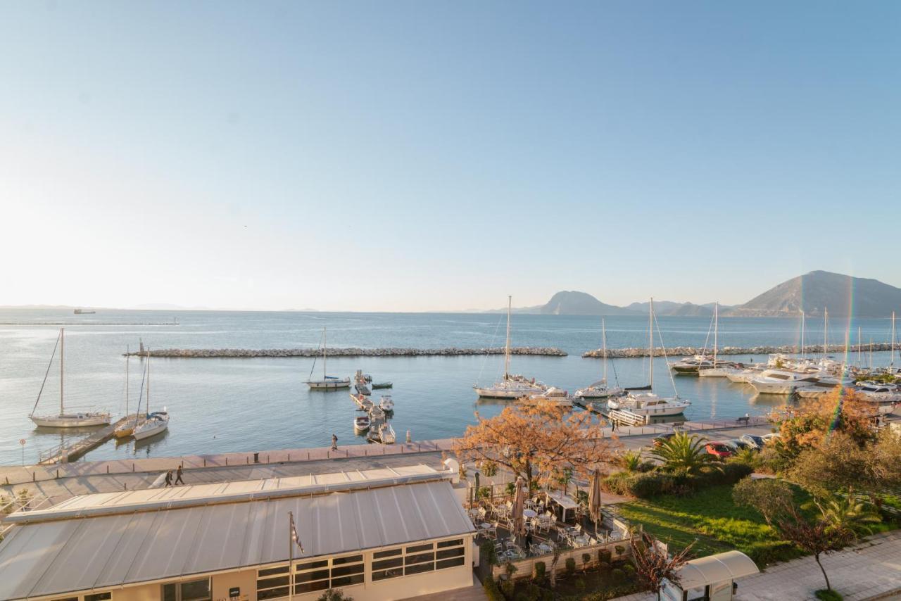 Sea Front Luxury Apartment Patras Bagian luar foto