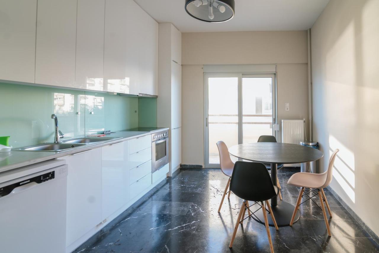 Sea Front Luxury Apartment Patras Bagian luar foto